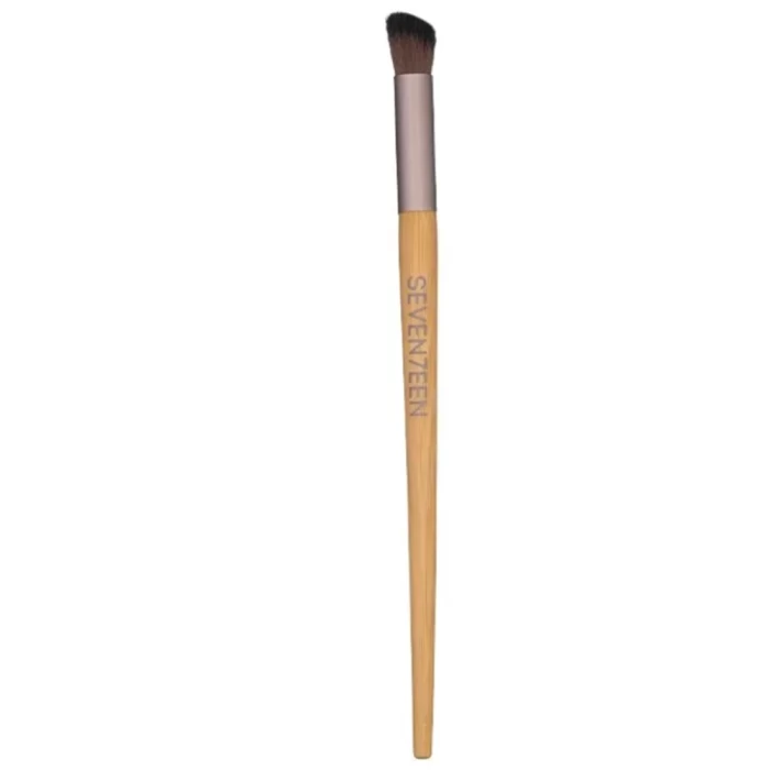 Кисть для растушевки Seventeen скошенная, кисть для нанесения теней blend brush bamboo handle